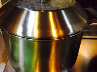 13、佛跳墙,中小火上锅蒸两个小时中小火。然后静静等待惊艳的佛跳墙。