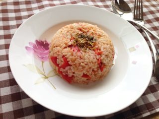 2、【孤独美食家】一个番茄饭,煮好后就用饭勺使劲压扁搅碎吧！