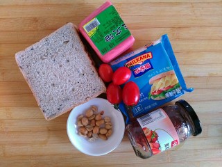 1、元气早餐之能量三明治,备齐材料