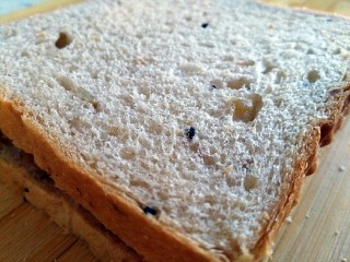 6、元气早餐之能量三明治,放一片芝士片，在叠放一片土司片