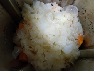 5、养生美颜甜品——玫瑰南瓜银耳露,洗干净的银耳