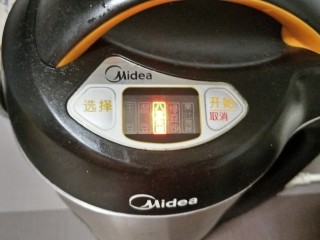 9、养生美颜甜品——玫瑰南瓜银耳露,开启豆浆机湿豆或米糊键来煮