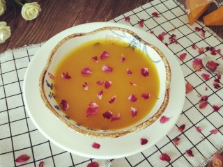 13、养生美颜甜品——玫瑰南瓜银耳露,再美美的拍一张成品图，可以享用了。又能减肥美颜还有保健功效哦！