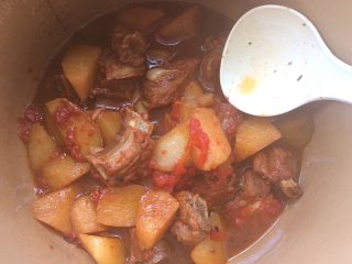 11、了不起的小番茄+番茄山药炖排骨,搅拌均匀盖好盖子焖5分钟后即可出锅装盘