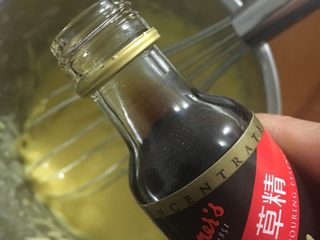 7、蛋糕卷,可以滴入香草精增加香味