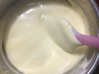 15、蛋糕卷,再用刮刀上下翻拌几次，确定已经搅匀