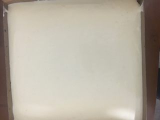 21、蛋糕卷,用力把烤盘震几下，震出大的气泡