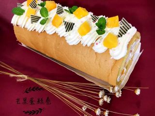 28、蛋糕卷,表面稍加装饰，就能作为和闺蜜聚会的一大亮点哈。