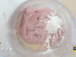 3、补铁又补钙的辅食，你给宝宝做了么？,再加入玉米淀粉，继续搅拌均匀
