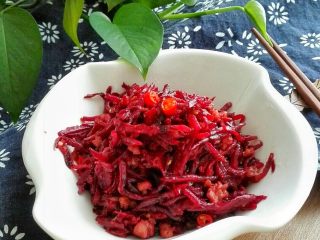 2、甜菜头炒肉末-甜菜头吃法之二,很香很下饭