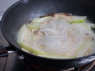 7、粉丝腐竹焖节瓜,加粉丝
