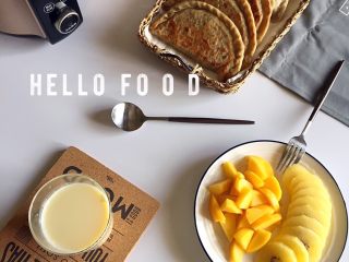 14、荞麦韭菜盒子,早餐，一杯豆浆、一盘水果、一个盒子、足矣～～