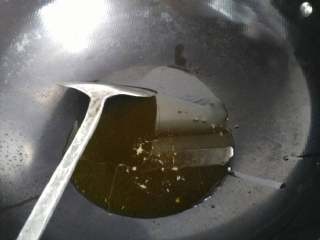 2、西红柿鸡蛋面,热锅冷油，这样炒的鸡蛋比较嫩