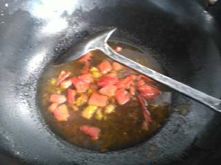 4、西红柿鸡蛋面,炒西红柿