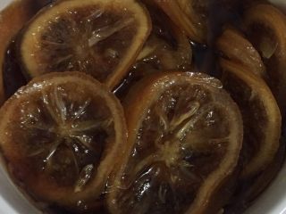 5、柠檬膏,这是炖了四个小时的样子