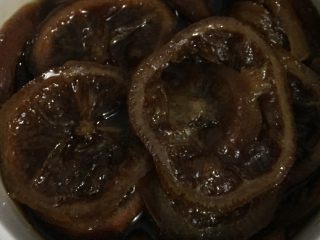 6、柠檬膏,这是炖了六个小时的样子