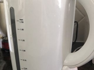 5、木瓜炖蟲草花肉骨汤,接着煮一壶开水（1.7Ltr）