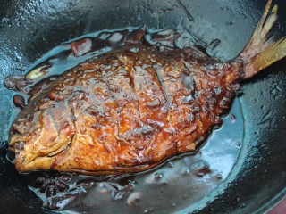 12、红烧鲳鱼,改大火收汁即可