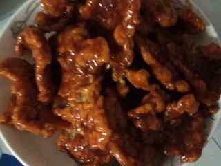 7、家庭版锅包肉,翻炒一会儿，汤汁均匀的挂在肉上盛出