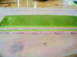 10、制作多彩蝴蝶面,重叠放一起