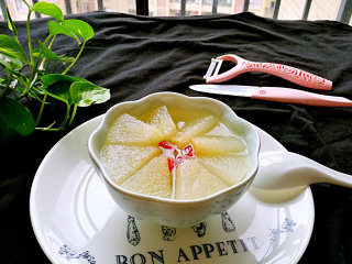 12、砂锅版糖水梨罐头,12、 吃的时候要有色、香味俱全,那就加点枸杞做点缀吧。