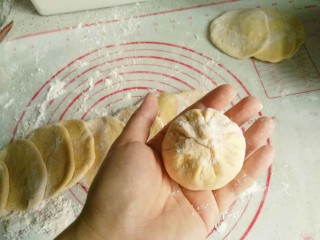 7、红薯包。,像包包子一样收口，一定要收紧哦。