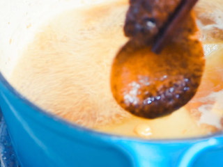 6、薏米冬瓜汤,取出陈皮，放盐调味。