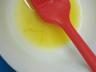 17、苦瓜发面饼,准备好刷子