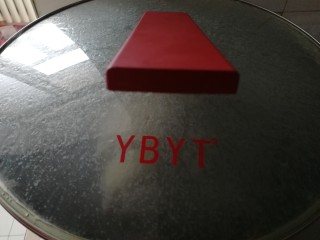 9、红烧鲳鱼焖茄条,看看锅盖面面都是油雾,所以必须要盖锅盖煎鱼。