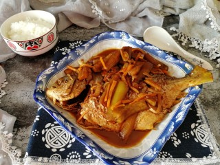 20、红烧鲳鱼焖茄条,看看吧,香香的鱼和香香的米饭。