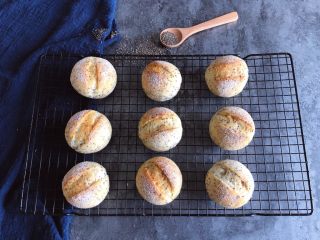 16、奇亚籽无糖小面包,出炉～刀口也很好看哦～