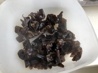 12、黑白配，小清新➕木耳清炒大白菜,木耳捞出备用