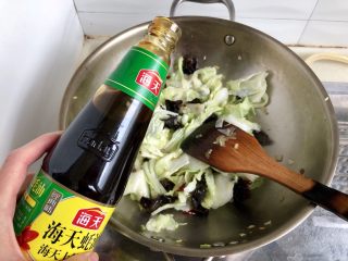 21、黑白配，小清新➕木耳清炒大白菜,加入一勺蚝油