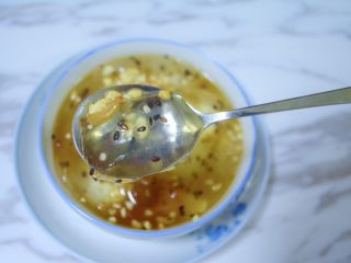 17、香爽红糖冰粉,舀一勺尝尝！冰爽可口又香甜，花生芝麻香香脆脆！红糖冰粉Q弹解渴！棒棒哒！