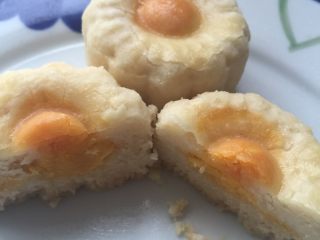 10、太阳花蛋黄月饼#中秋食饼记# ,搞定