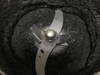 3、黑芝麻流沙包,这是打好的黑芝麻