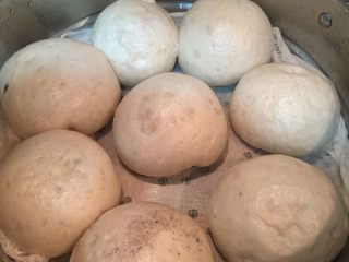 9、黑芝麻流沙包,好吃的流沙包出锅喽！