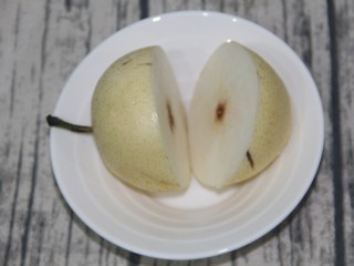 4、花椒蒸梨,梨切开