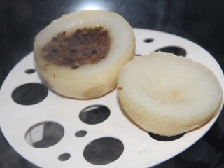 13、花椒蒸梨,大约30分钟，蒸到梨软了，就可以