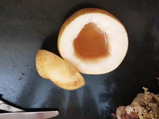 7、蜂蜜梨盅,不要太满就可以盖上盖