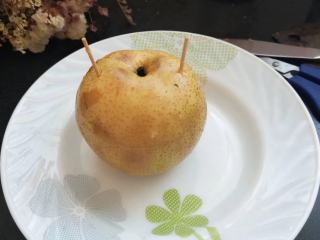 8、蜂蜜梨盅,用牙鉴固定