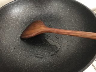 7、家庭迷你小Pizza(6寸),热锅,下少许油