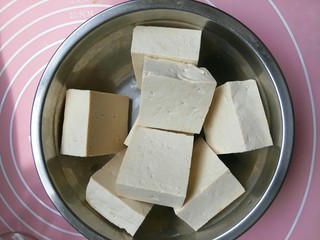 2、总督豆腐,切方块