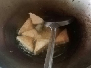 4、总督豆腐,油煎