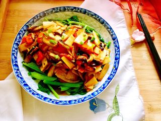 14、双菇烩,撒上葱末,完工