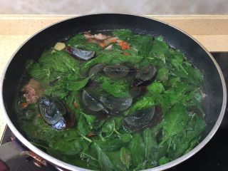 17、枸杞猪肝皮蛋瘦肉汤(清肝明目,一盘绿