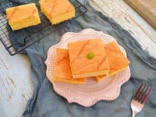 20、红枣酸奶戚风蛋糕,切块就可以吃了