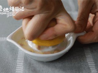 4、养颜与止咳必备的小妙招，酸甜金桔酱走起！,5.柠檬取汁，倒入锅中继续熬煮。