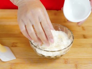 4、抹茶蛋黄酥&紫薯蛋黄酥,加入猪油