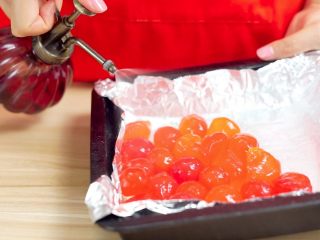 10、抹茶蛋黄酥&紫薯蛋黄酥,蛋黄喷上白酒（高度最好）